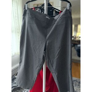 Dalia Stretch Dotted Capris